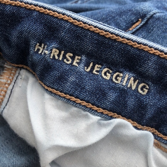 LIKE NEW AMERICAN EAGLE HIGH-RISE JEGGING JEANS 4/27x31 ⭐️ - Picture 4 of 13